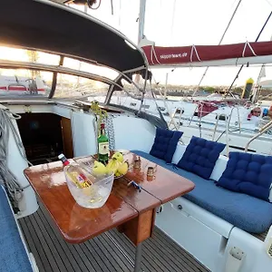 Botel Yacht Oceanis Clipper